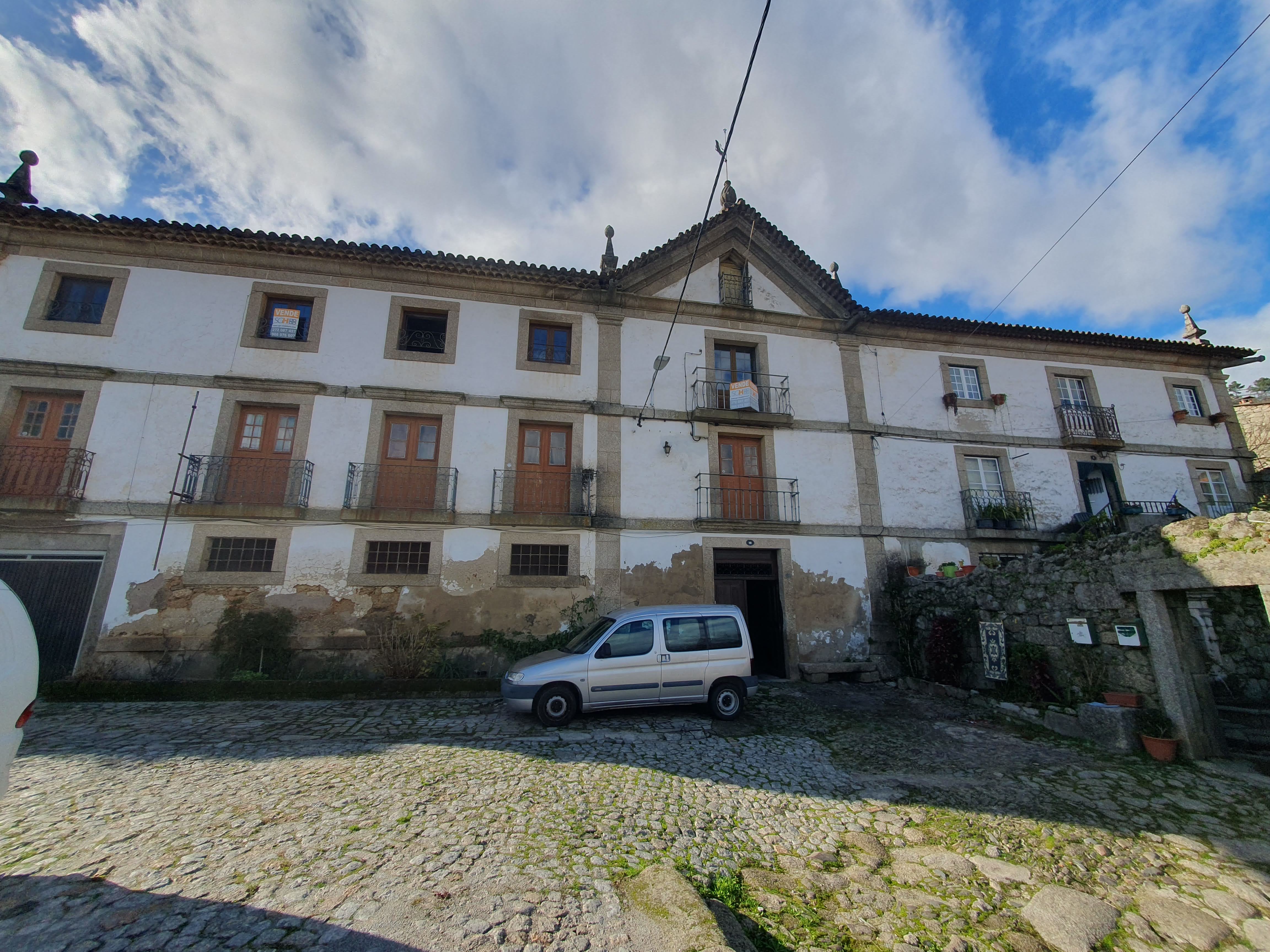 Andar de Moradia, T3, para recuperar- Alpedrinha, Fundão - Image 1