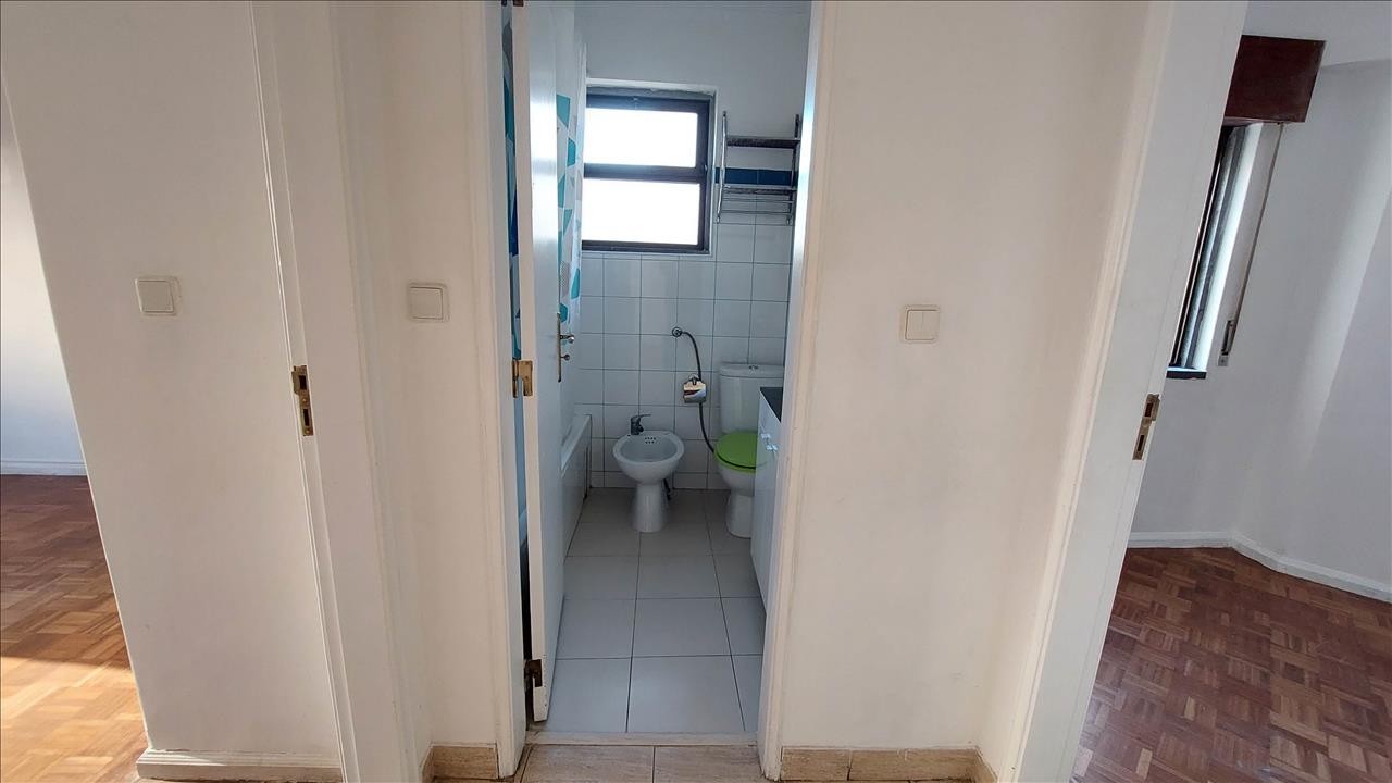 Apartamento T2 em Sintra com Elevador e Armazenamento - Image 13