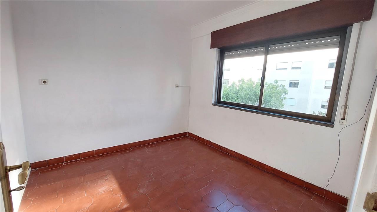 Apartamento T2 em Sintra com Elevador e Armazenamento - Image 7