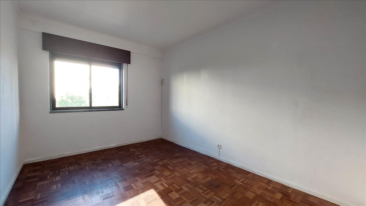Apartamento T2 em Sintra com Elevador e Armazenamento - Image 11