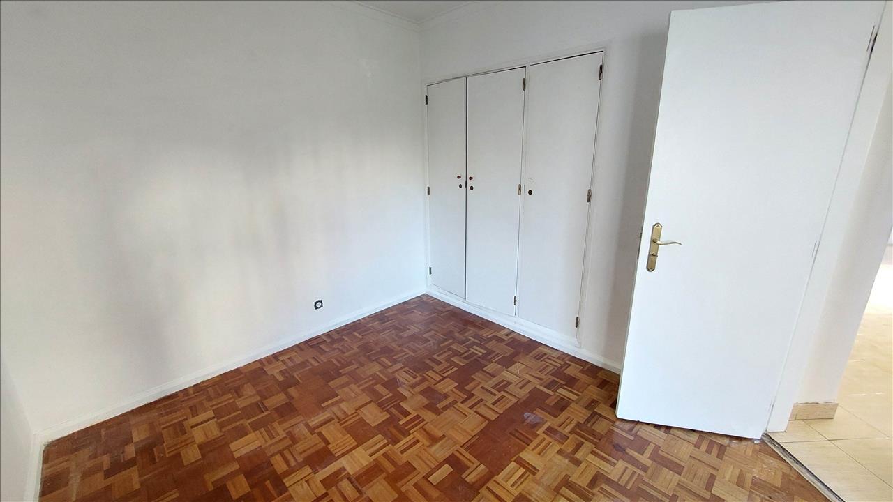 Apartamento T2 em Sintra com Elevador e Armazenamento - Image 10
