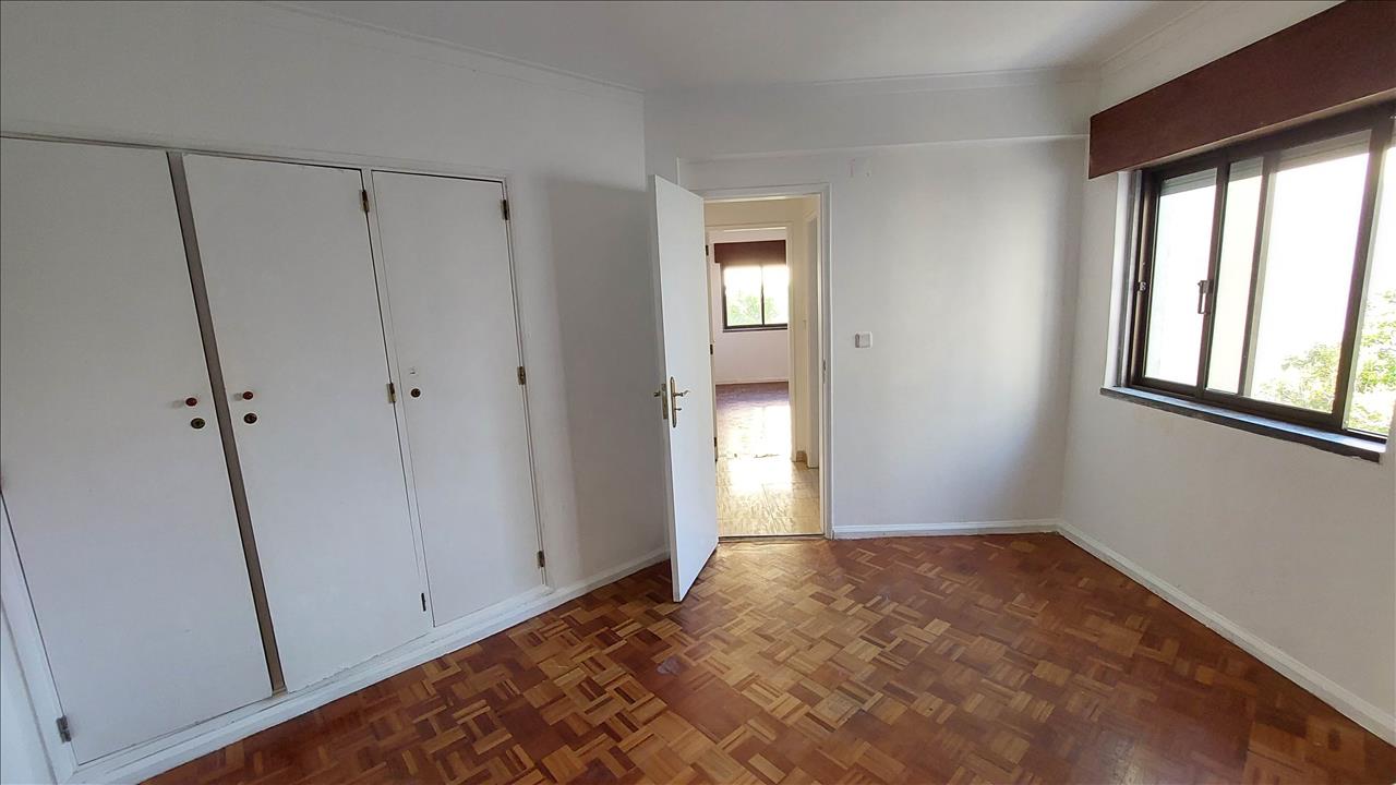 Apartamento T2 em Sintra com Elevador e Armazenamento - Image 12
