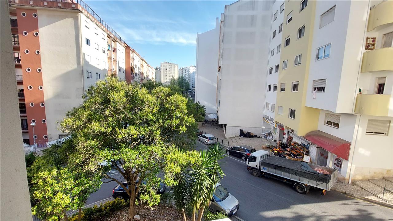 Apartamento T2 em Sintra com Elevador e Armazenamento - Image 15