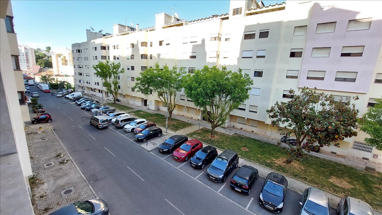 Apartamento T2 em Sintra com Elevador e Armazenamento - Image 16