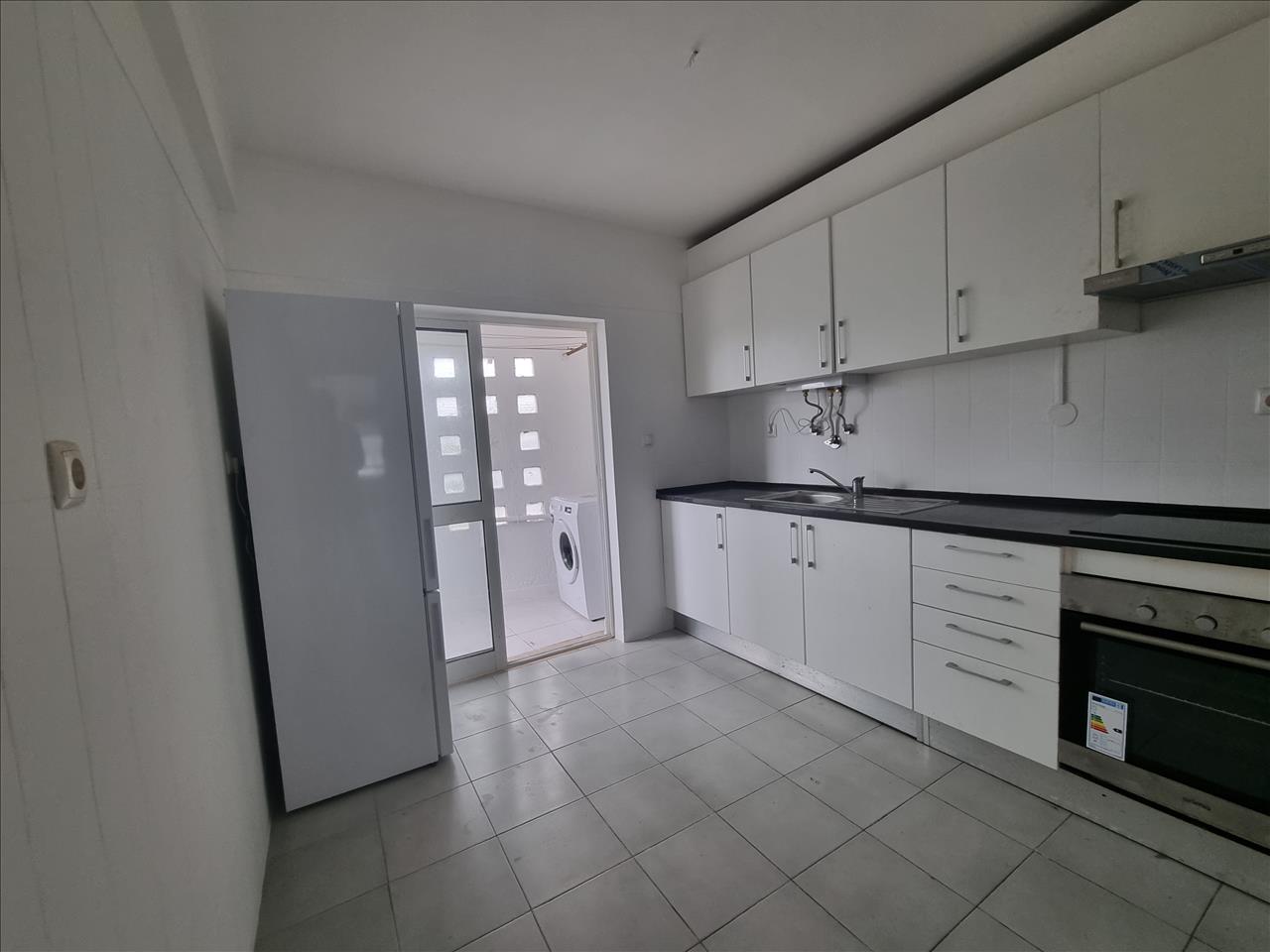 Apartamento T3 Carnaxide - Image 13