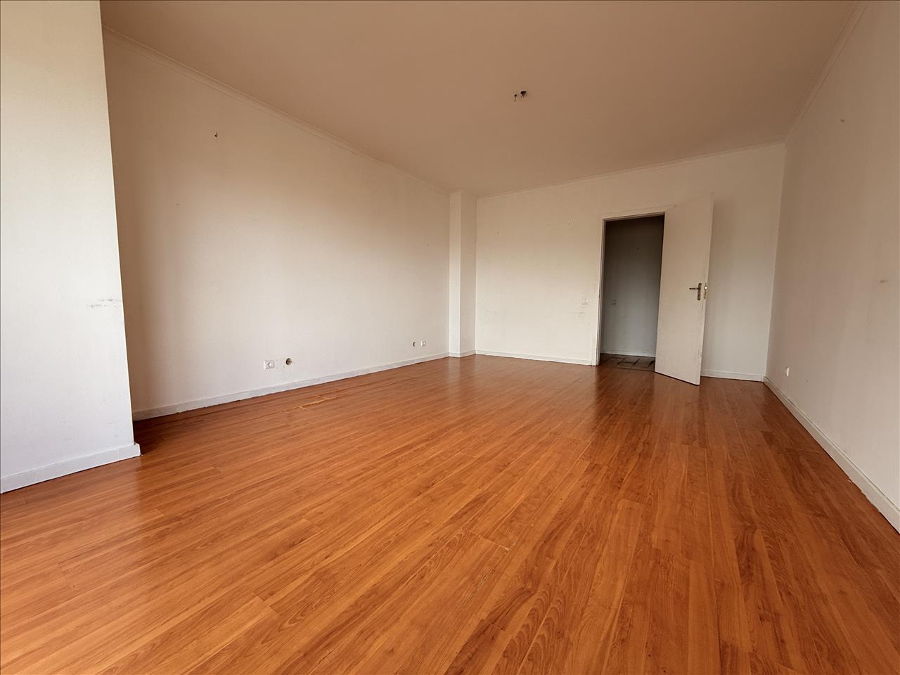 undefined - Image 3