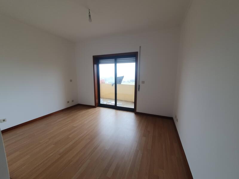 Apartamento + Arrecadação Paço de Sousa (Penafiel) - Image 11