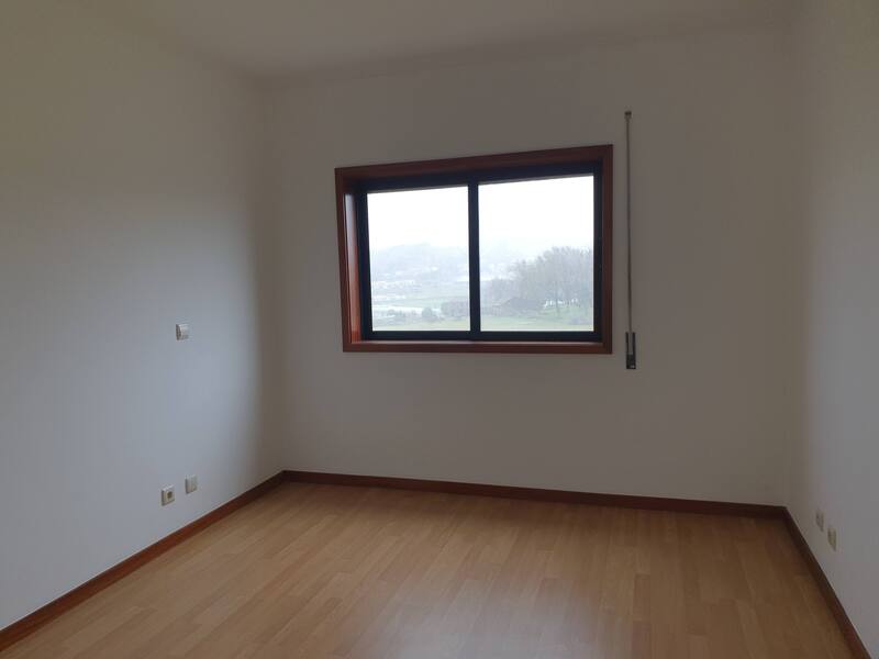 Apartamento + Arrecadação Paço de Sousa (Penafiel) - Image 8