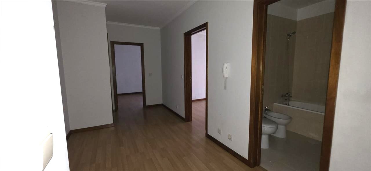 Apartamento T1 + Arrecadação Paço de Sousa (Penafiel) - Image 12