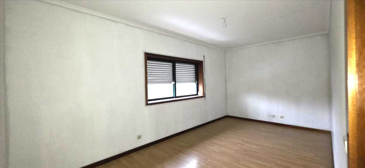 Apartamento T1 + Arrecadação Paço de Sousa (Penafiel) - Image 3
