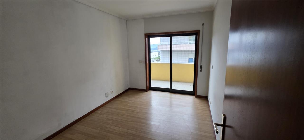 Apartamento T1 + Arrecadação Paço de Sousa (Penafiel) - Image 8