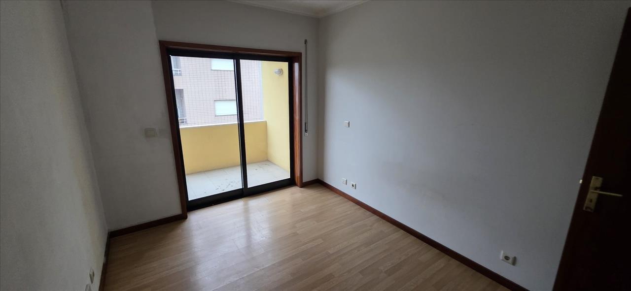 Apartamento T1 + Arrecadação Paço de Sousa (Penafiel) - Image 10