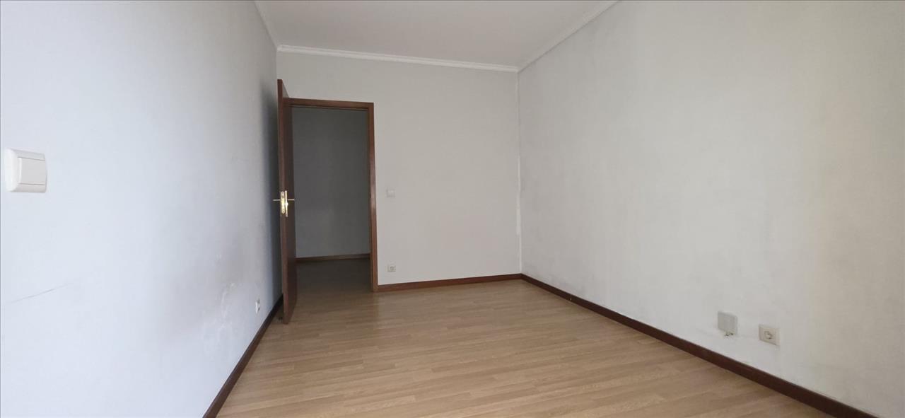 Apartamento T1 + Arrecadação Paço de Sousa (Penafiel) - Image 7