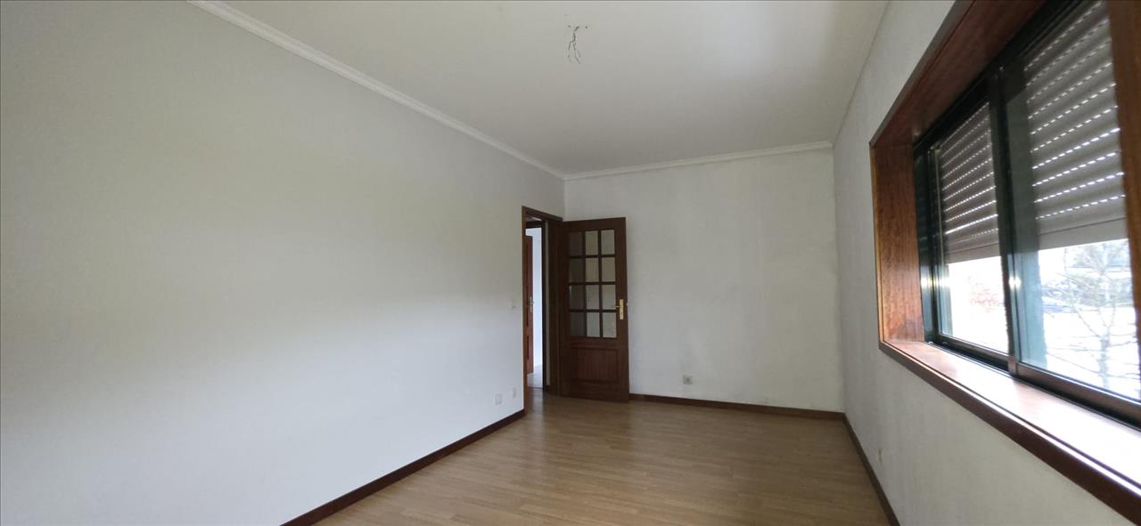 Apartamento T1 + Arrecadação Paço de Sousa (Penafiel) - Image 2