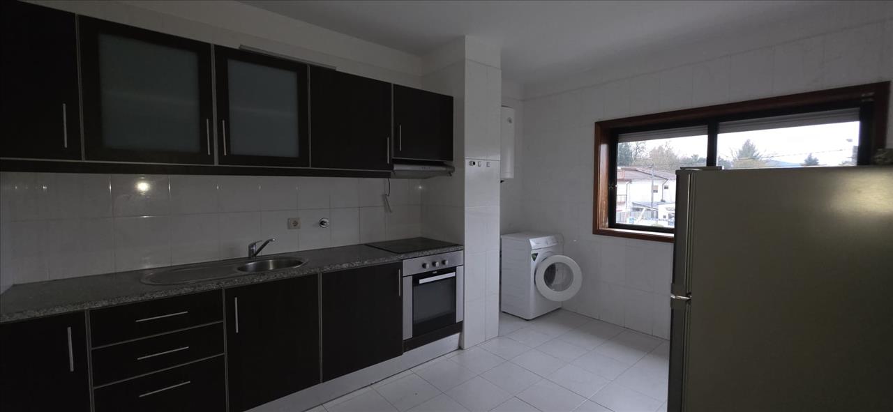 Apartamento T1 + Arrecadação Paço de Sousa (Penafiel) - Image 4
