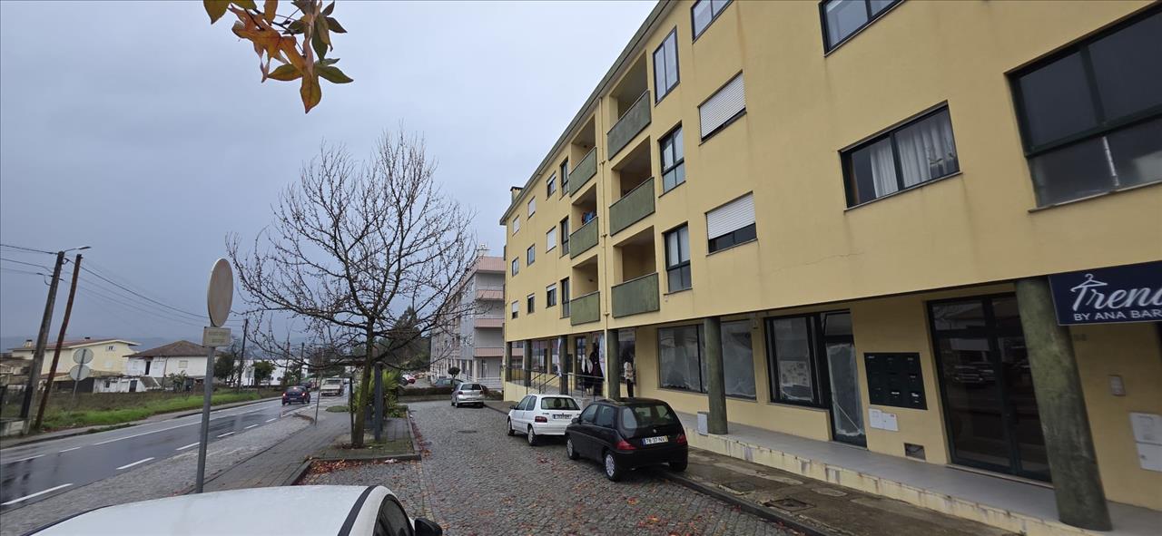 Apartamento T1 + Arrecadação Paço de Sousa (Penafiel) - Image 1