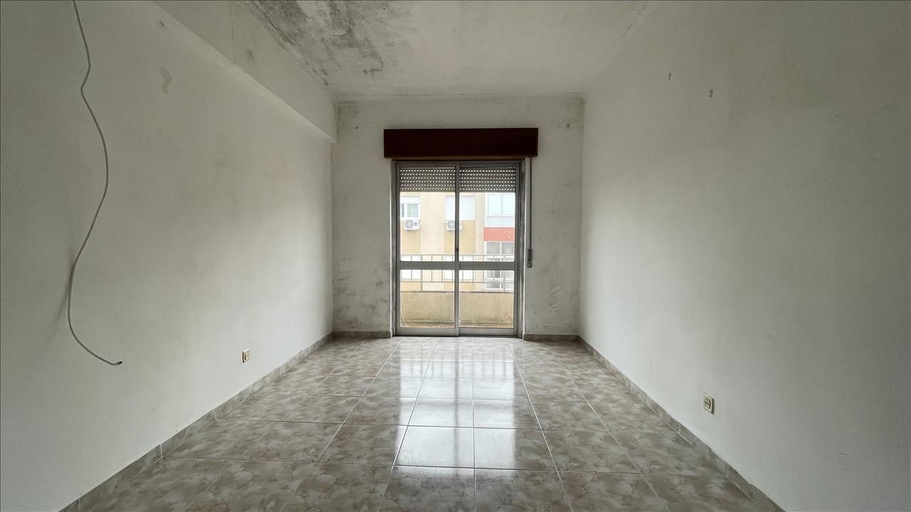 Apartamento T3, com Varanda, no Centro do Pinhal Novo - Image 15