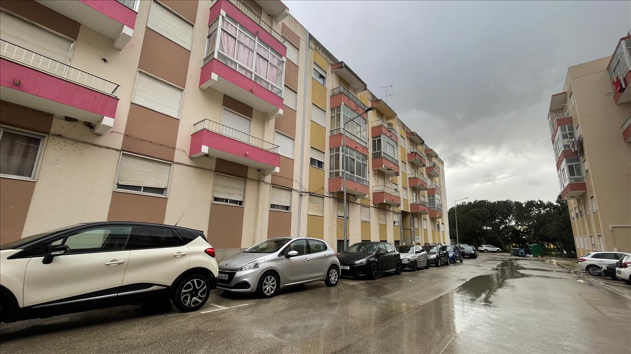 Apartamento T3, com Varanda, no Centro do Pinhal Novo - Image 20