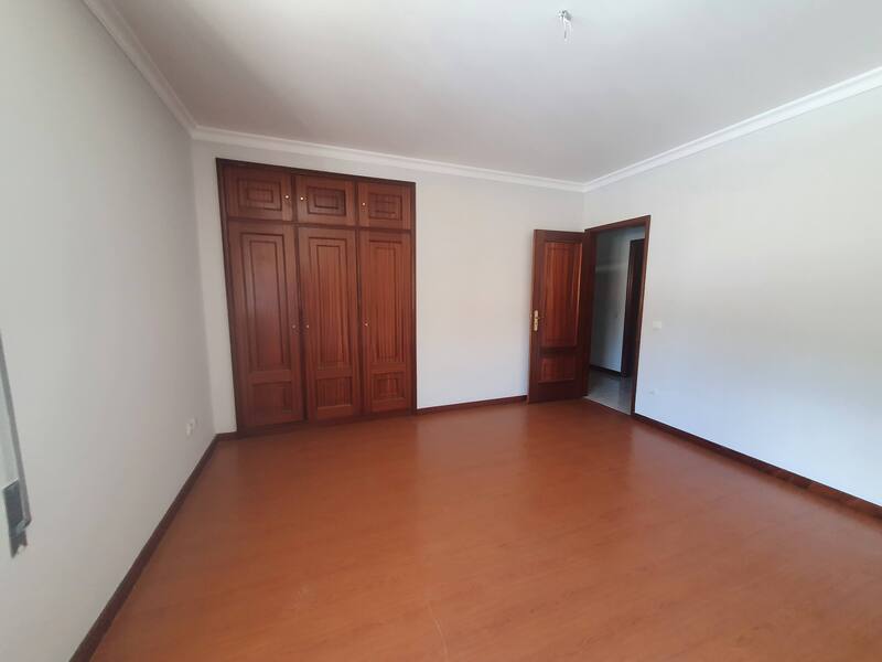 Espetacular T3 em Gondomar com Garagem e Lareira - Image 10