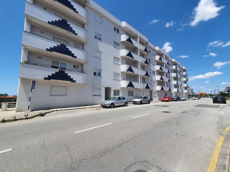 Espetacular T3 em Gondomar com Garagem e Lareira - Image 1