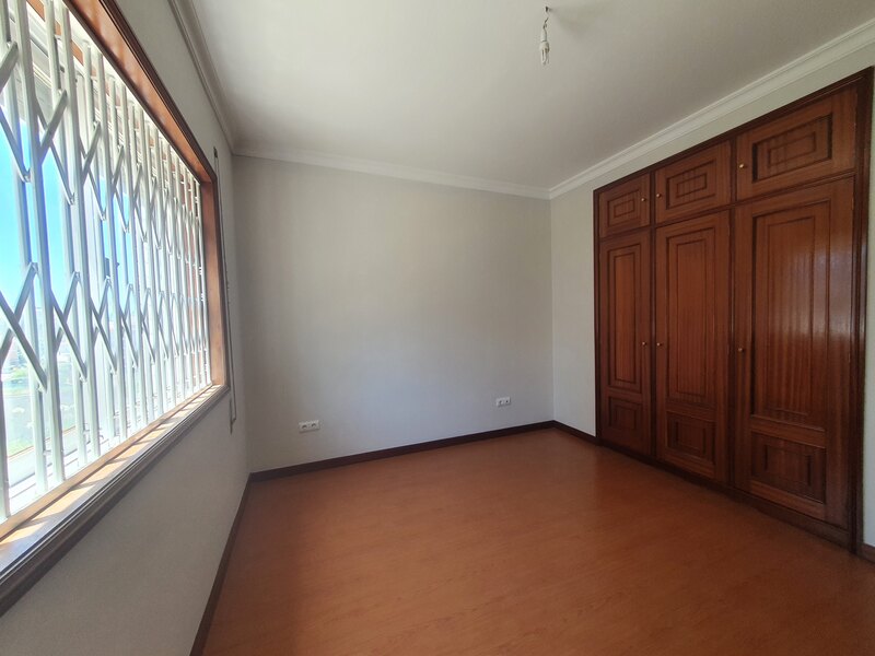 Espetacular T3 em Gondomar com Garagem e Lareira - Image 7