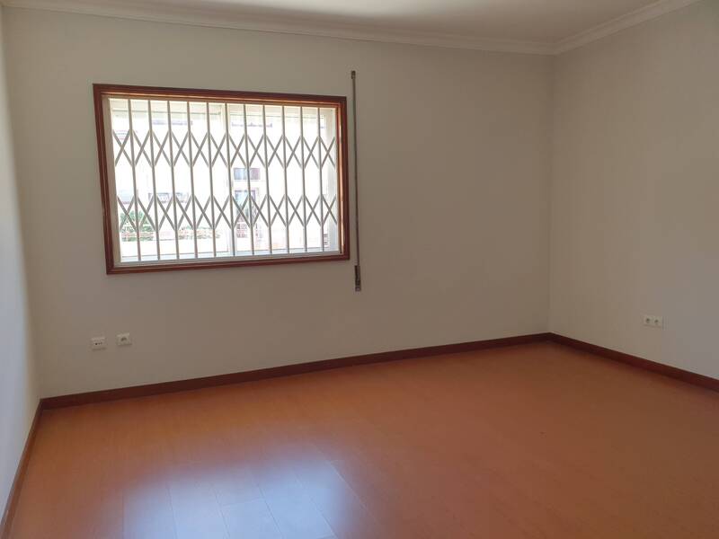 Espetacular T3 em Gondomar com Garagem e Lareira - Image 11