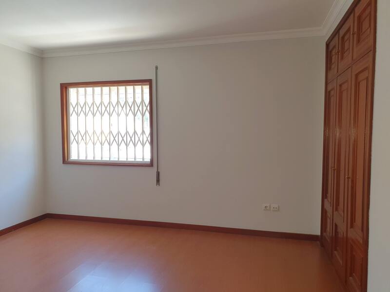 Espetacular T3 em Gondomar com Garagem e Lareira - Image 9