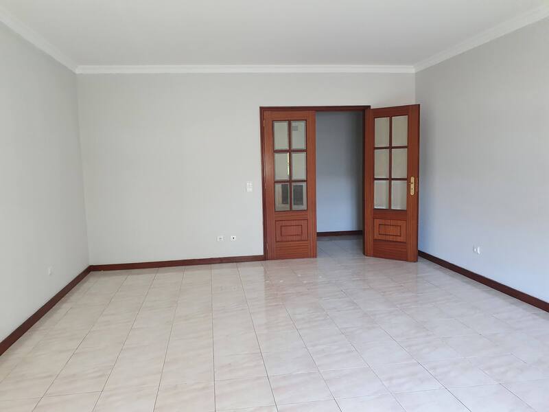 Espetacular T3 em Gondomar com Garagem e Lareira - Image 4