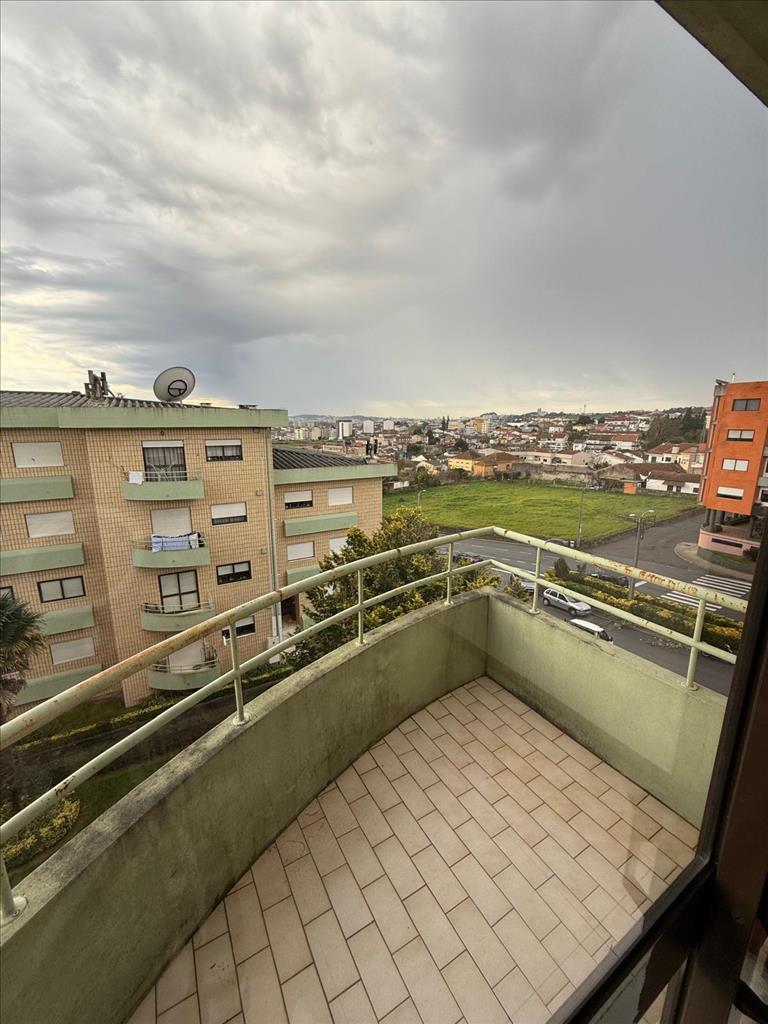 Apartamento T2 com 103 m² - Rio Tinto, Gondomar - Image 11