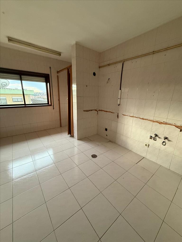 Apartamento T2 com 103 m² - Rio Tinto, Gondomar - Image 9