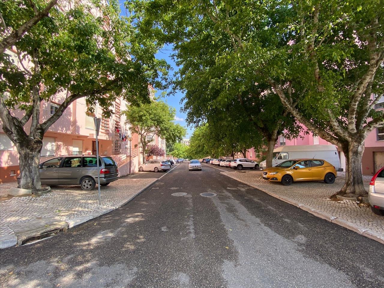 APARTAMENTO T3 OCUPADO ILEGALMENTE, EM PROCESSO JUDICIAL - Image 3