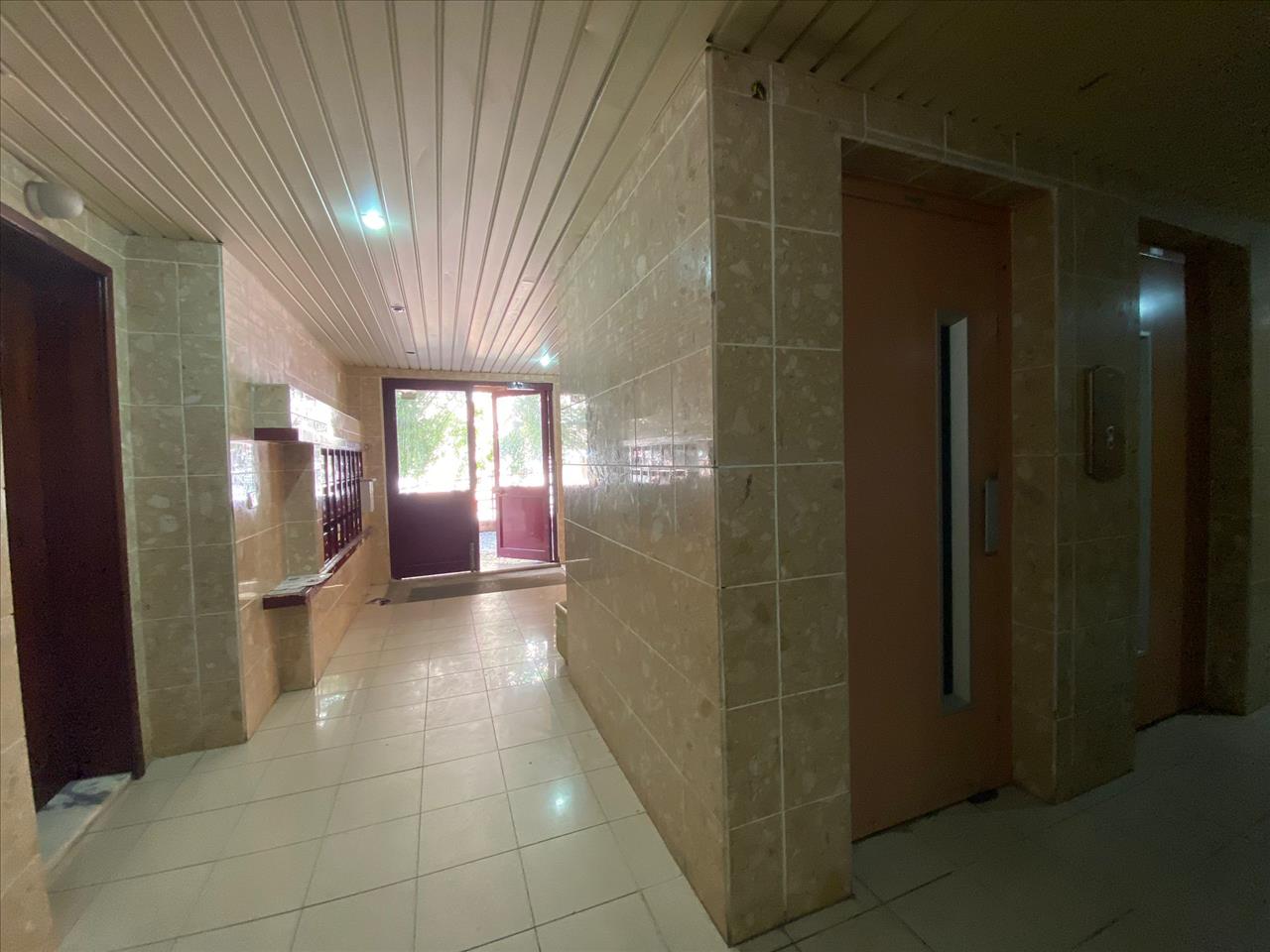APARTAMENTO T3 OCUPADO ILEGALMENTE, EM PROCESSO JUDICIAL - Image 4