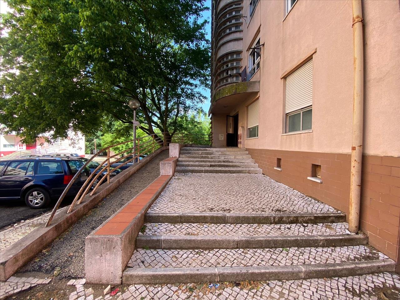 APARTAMENTO T3 OCUPADO ILEGALMENTE, EM PROCESSO JUDICIAL - Image 2